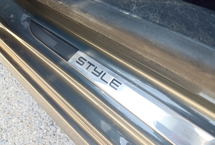 Peugeot 208 1.2L 82CH STYLE - Distrib à jour - Clim - Bluetooth - Gtie 12 mois