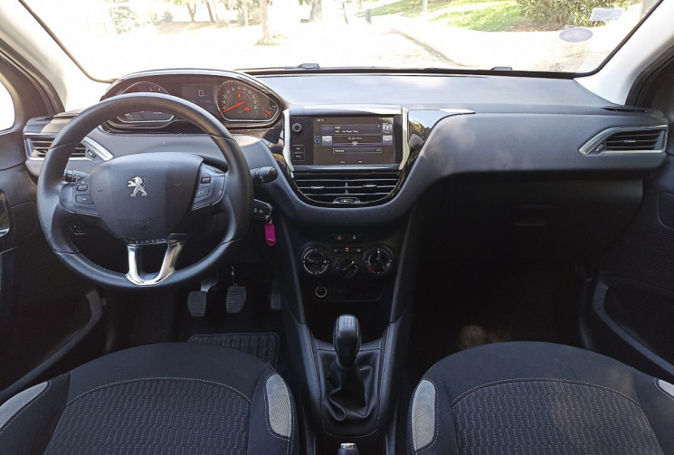 Peugeot 208 1.2L 82CH STYLE - Distrib à jour - Clim - Bluetooth - Gtie 12 mois