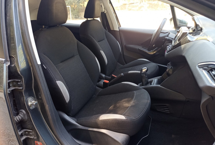 Peugeot 208 1.2L 82CH STYLE - Distrib à jour - Clim - Bluetooth - Gtie 12 mois