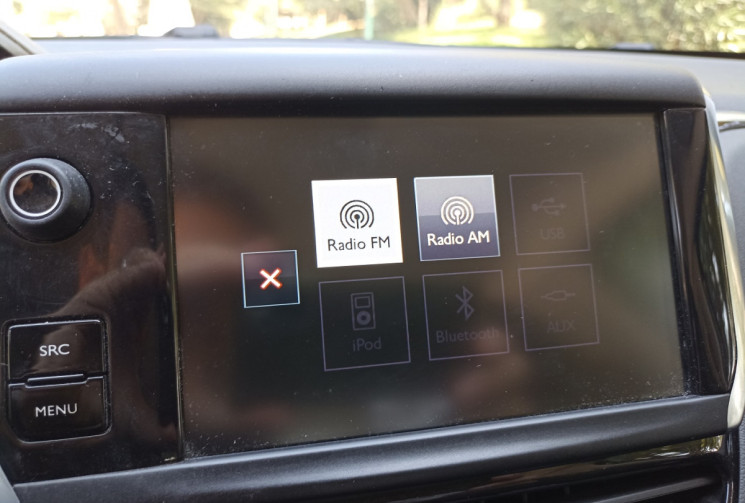 Peugeot 208 1.2L 82CH STYLE - Distrib à jour - Clim - Bluetooth - Gtie 12 mois