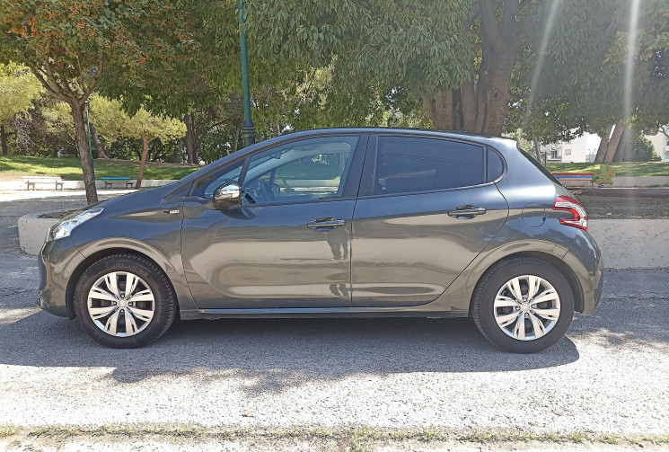 Peugeot 208 1.2L 82CH STYLE - Distrib à jour - Clim - Bluetooth - Gtie 12 mois