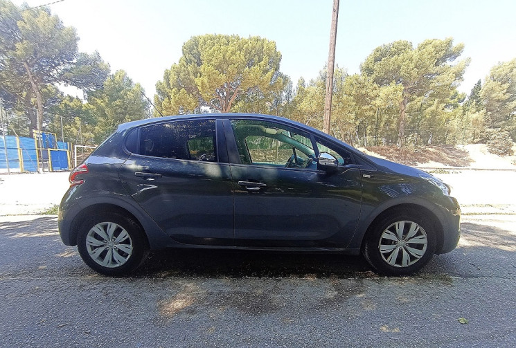 Peugeot 208 1.2L 82CH STYLE - Distrib à jour - Clim - Bluetooth - Gtie 12 mois
