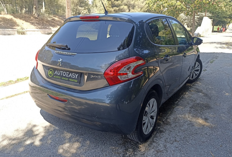 Peugeot 208 1.2L 82CH STYLE - Distrib à jour - Clim - Bluetooth - Gtie 12 mois