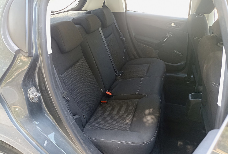 Peugeot 208 1.2L 82CH STYLE - Distrib à jour - Clim - Bluetooth - Gtie 12 mois