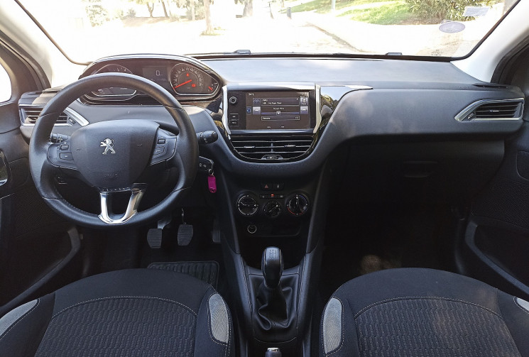 Peugeot 208 1.2L 82CH STYLE - Distrib à jour - Clim - Bluetooth - Gtie 12 mois
