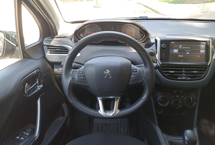 Peugeot 208 1.2L 82CH STYLE - Distrib à jour - Clim - Bluetooth - Gtie 12 mois