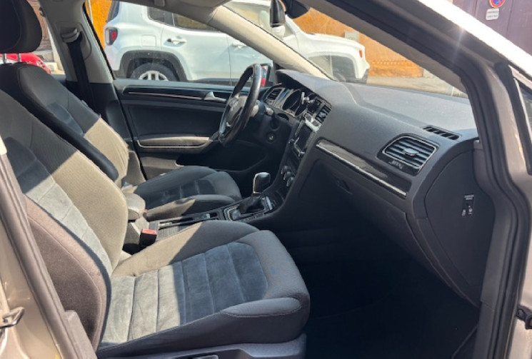 Volkswagen Golf VII confortline 5 Portes 1.6TDI Blue Motion DSG7 S&S 105 cv / GPS / DETECTEUR AV AR