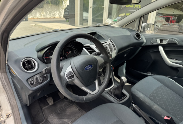 Ford Fiesta 5 portes 1.4 TDCi 70 ch TREND / 1ère main