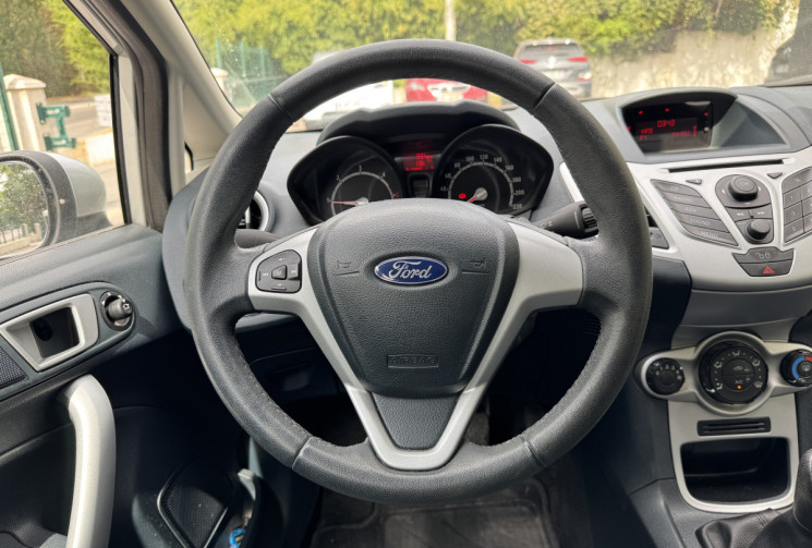Ford Fiesta 5 portes 1.4 TDCi 70 ch TREND / 1ère main