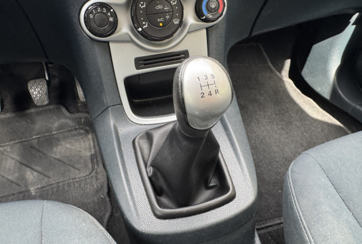 Ford Fiesta 5 portes 1.4 TDCi 70 ch TREND / 1ère main