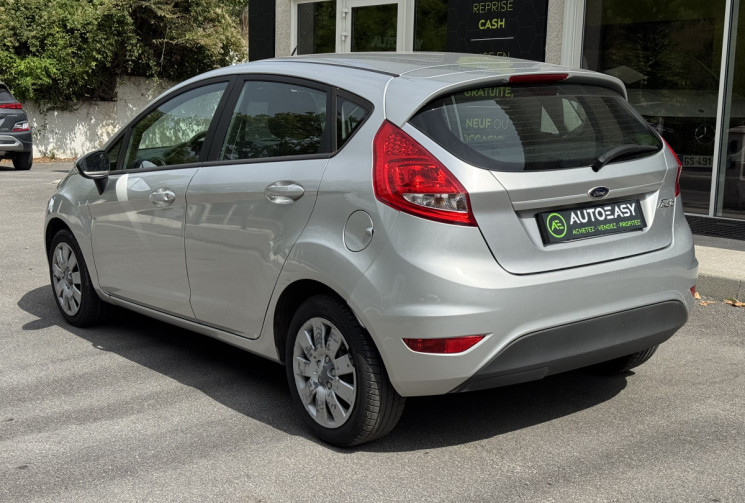 Ford Fiesta 5 portes 1.4 TDCi 70 ch TREND / 1ère main