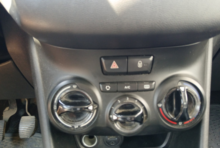 Peugeot 208 I 3 Portes 1.2 VTi 12V 82 ACTIVE