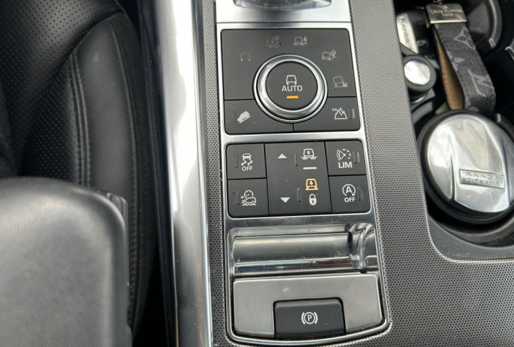Land-Rover Range Rover Sport Mark V SDV6 3.0L 306 Ch HSE Dynamic * CARPLAY * TOIT OUVRANT * CAMERA