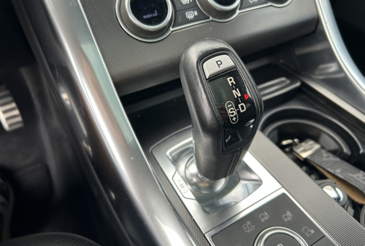 Land-Rover Range Rover Sport Mark V SDV6 3.0L 306 Ch HSE Dynamic * CARPLAY * TOIT OUVRANT * CAMERA
