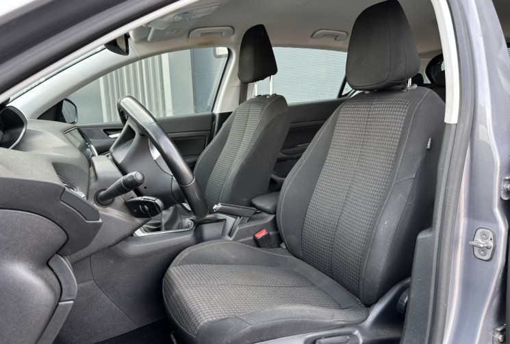 Peugeot 308 1.2 110cv ACTIVE - DISTRIBUTION NEUVE - RADAR 