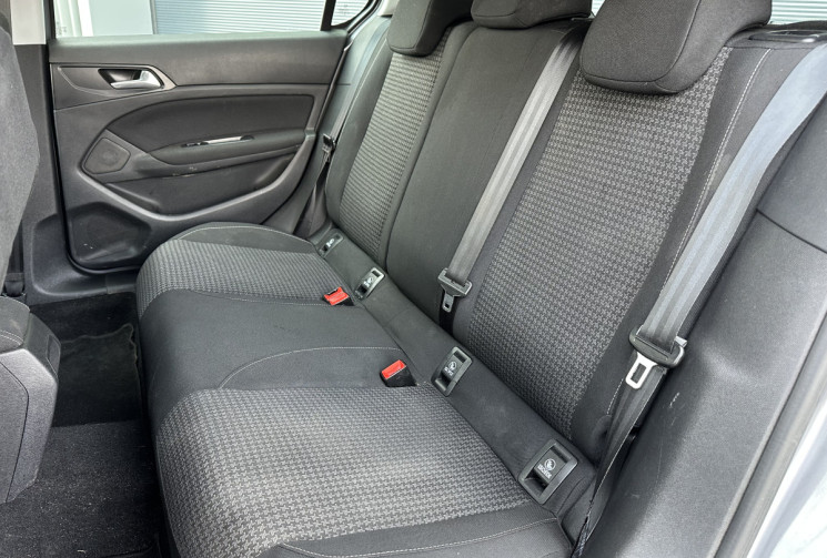 Peugeot 308 1.2 110cv ACTIVE - DISTRIBUTION NEUVE - RADAR 