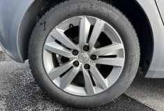 Peugeot 308 1.2 110cv ACTIVE - DISTRIBUTION NEUVE - RADAR 