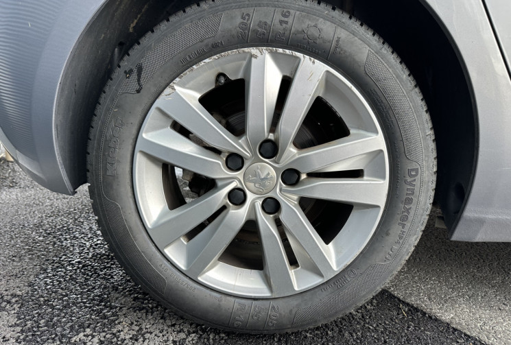 Peugeot 308 1.2 110cv ACTIVE - DISTRIBUTION NEUVE - RADAR 