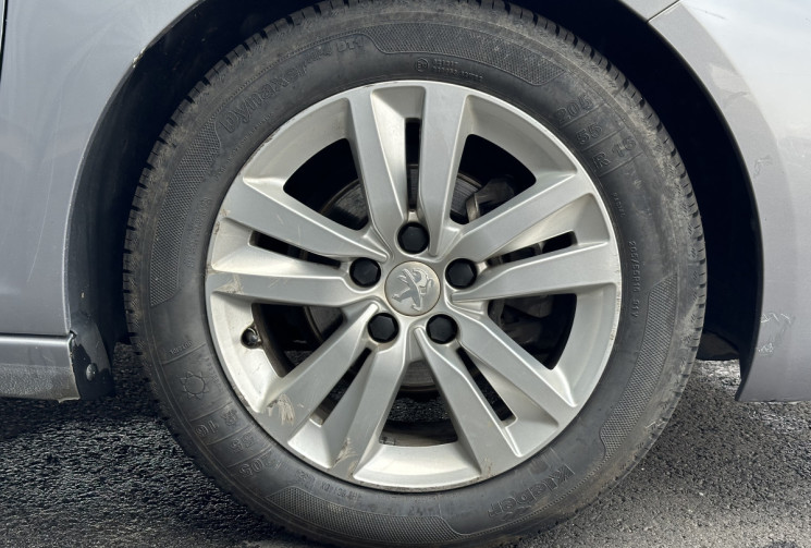 Peugeot 308 1.2 110cv ACTIVE - DISTRIBUTION NEUVE - RADAR 