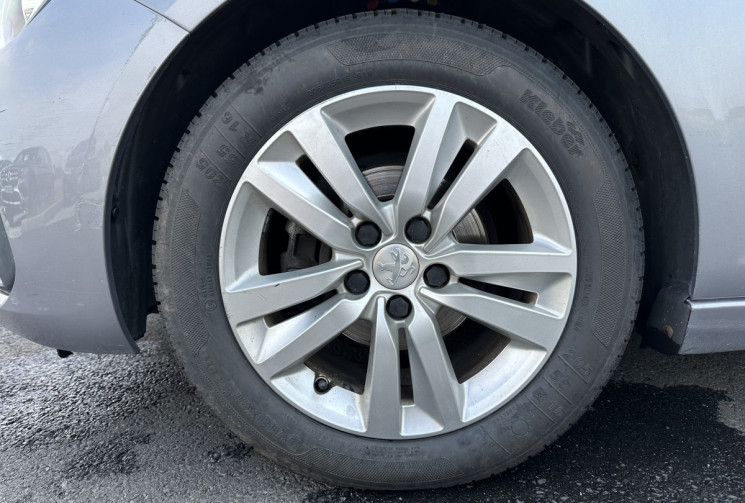 Peugeot 308 1.2 110cv ACTIVE - DISTRIBUTION NEUVE - RADAR 
