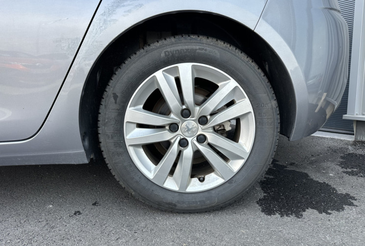 Peugeot 308 1.2 110cv ACTIVE - DISTRIBUTION NEUVE - RADAR 