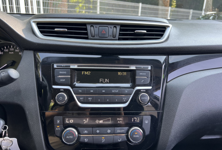 Nissan Qashqai 1.6 dCi 130 Acenta 4x2 / Radars AV AR / Entretien à Jour / Moteur à Chaine