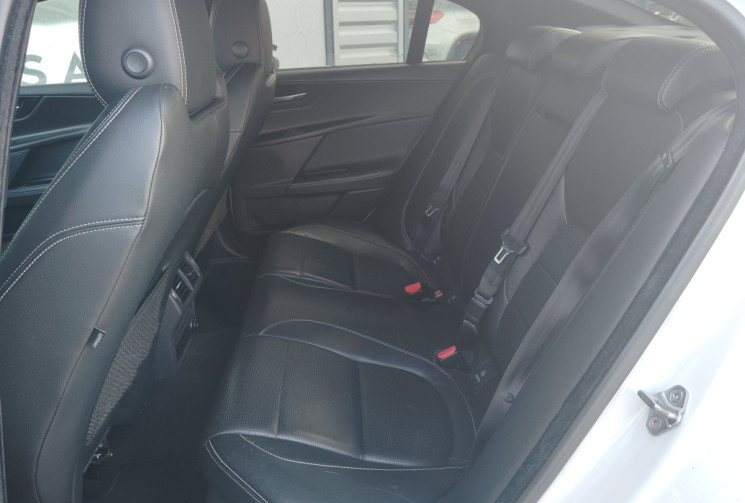 Jaguar XE 2.0D 180ch R-Sport BVA8 février 2016