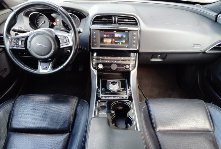 Jaguar XE 2.0D 180ch R-Sport BVA8 février 2016