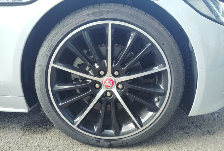 Jaguar XE 2.0D 180ch R-Sport BVA8 