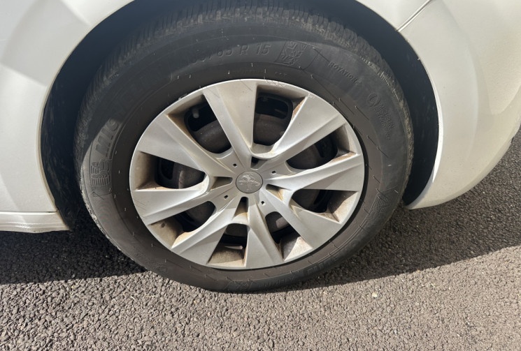 Peugeot 208 1.4 HDI 68 CH SOCIETE