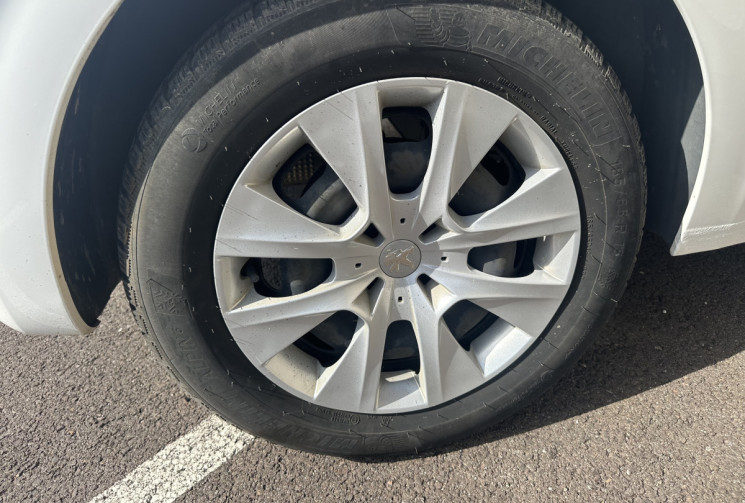 Peugeot 208 1.4 HDI 68 CH SOCIETE