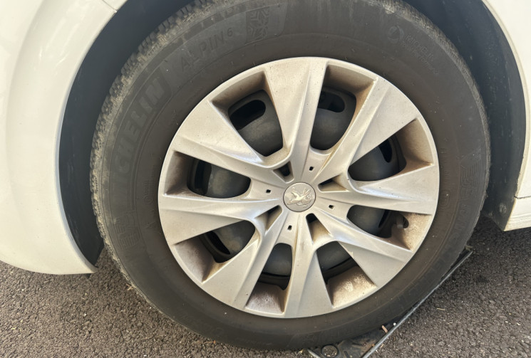 Peugeot 208 1.4 HDI 68 CH SOCIETE