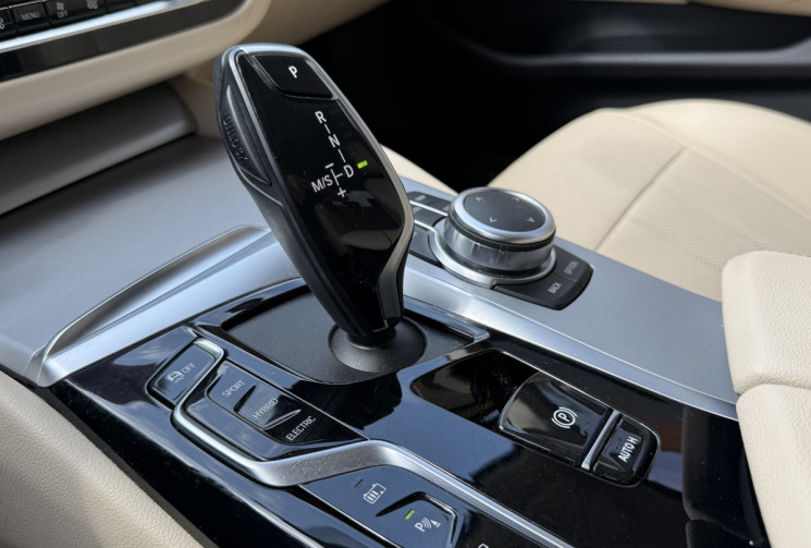 BMW Série 5 530 eA 292ch Lounge / PACK INNOVATION/ CARPLAY