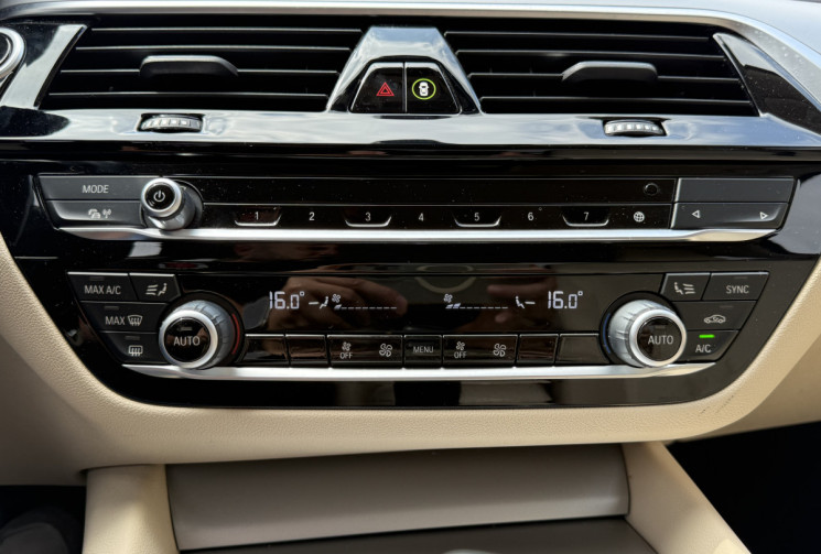 BMW Série 5 530 G30 LCI 292ch Lounge / PACK INNOVATION/ CARPLAY