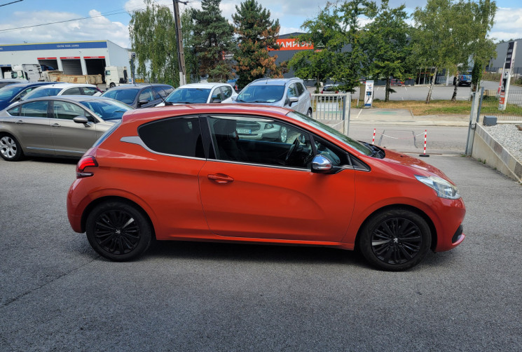 Peugeot 208 Phase 2 3 Portes 1.2 Puretech S&S 110 cv ALLURE
