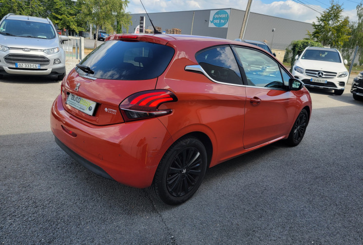 Peugeot 208 Phase 2 3 Portes 1.2 Puretech S&S 110 cv ALLURE