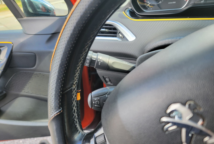 Peugeot 208 Phase 2 3 Portes 1.2 Puretech S&S 110 cv ALLURE