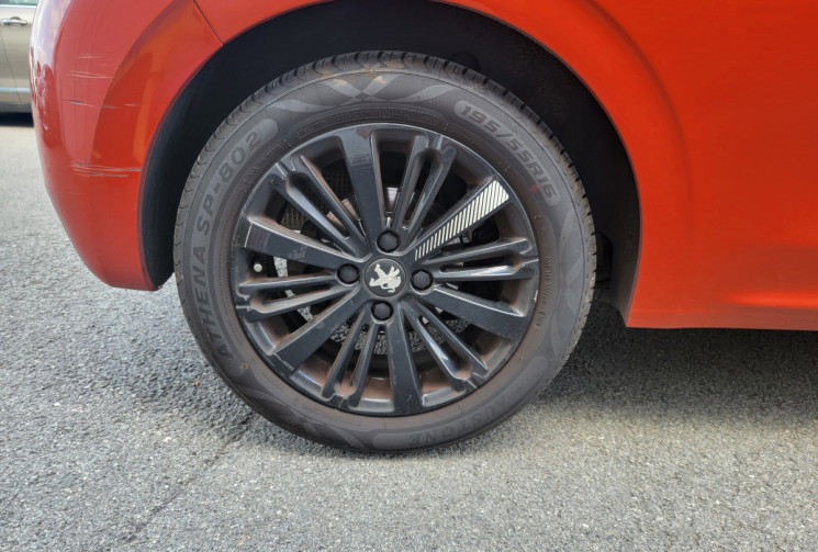 Peugeot 208 Phase 2 3 Portes 1.2 Puretech S&S 110 cv ALLURE