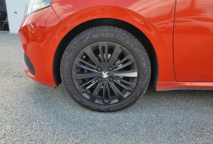 Peugeot 208 Phase 2 3 Portes 1.2 Puretech S&S 110 cv ALLURE
