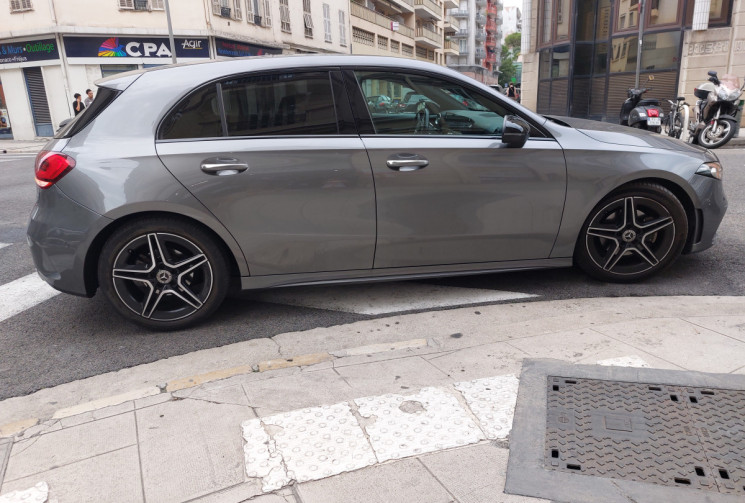 Mercedes Classe A 180D 116  CH AMG LINE TOIT PANO OUVRANT SIEGES ELECTRIQUES A MEMOIRES