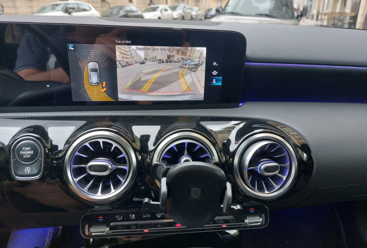 Mercedes Classe A 180D 116  CH AMG LINE TOIT PANO OUVRANT SIEGES ELECTRIQUES A MEMOIRES