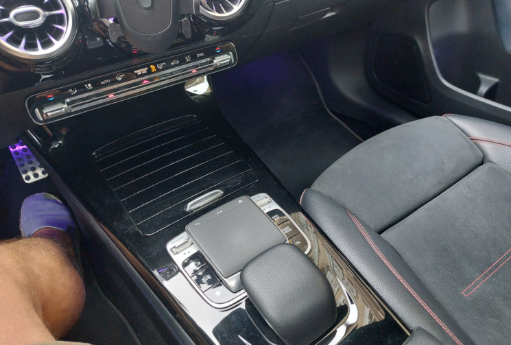 Mercedes Classe A 180D 116  CH AMG LINE TOIT PANO OUVRANT SIEGES ELECTRIQUES A MEMOIRES