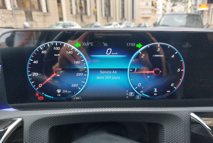 Mercedes Classe A 180D 116  CH AMG LINE TOIT PANO OUVRANT SIEGES ELECTRIQUES A MEMOIRES