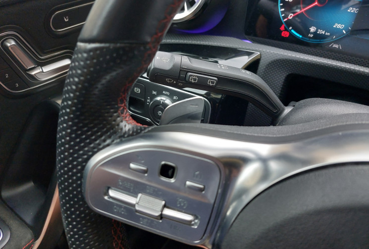Mercedes Classe A 180D 116  CH AMG LINE TOIT PANO OUVRANT SIEGES ELECTRIQUES A MEMOIRES