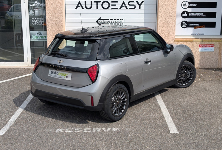 Mini Cooper 3 Portes C 156 ch Classic DKG7 / Neuve / Prix catalogue 33 525 €