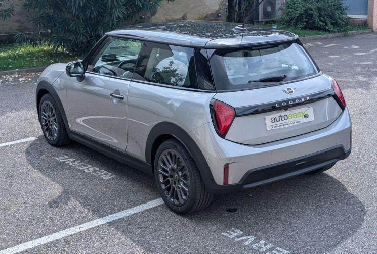 Mini Cooper 3 Portes C 156 ch Classic DKG7 / Neuve / Prix catalogue 33 525 €