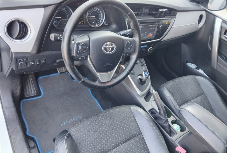 Toyota AURIS  Hybride 136h Style - Sièges chauffants - Toit Panoramique