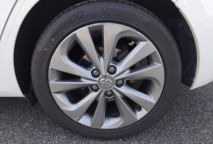 Toyota AURIS  Hybride 136h Style - Sièges chauffants - Toit Panoramique