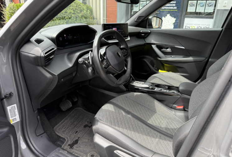 Peugeot 2008  1.2 Puretech EAT8 130 ALLURE /CARPLAY/SIEGES CHAUFFANTS/ REGULATEUR ADAPTATIF