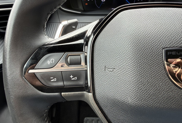 Peugeot 2008  1.2 Puretech EAT8 130 ALLURE /CARPLAY/SIEGES CHAUFFANTS/ REGULATEUR ADAPTATIF